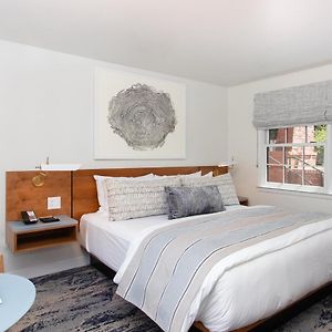 Zimmer mit Kingsize-Bett